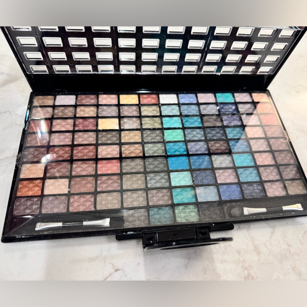 Sale🎉Multicolor Eyeshadow Palette